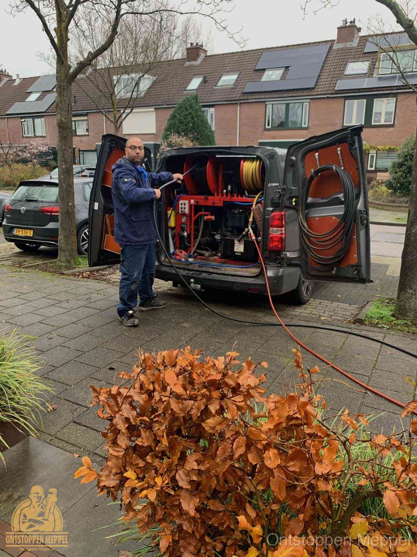 Rioolservice in de wijk in Meppel